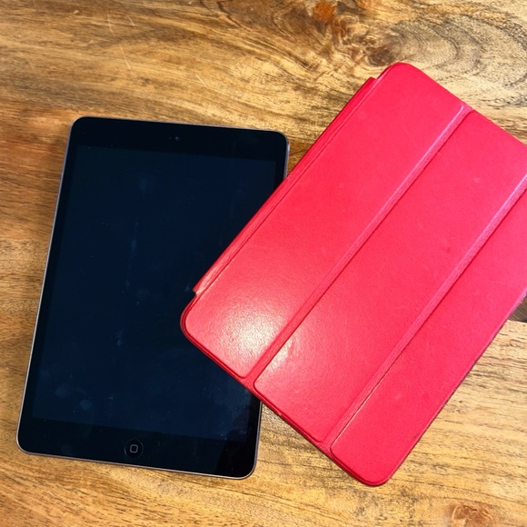 Apple iPad Mini 2 with Red Case - Picture 1 of 3